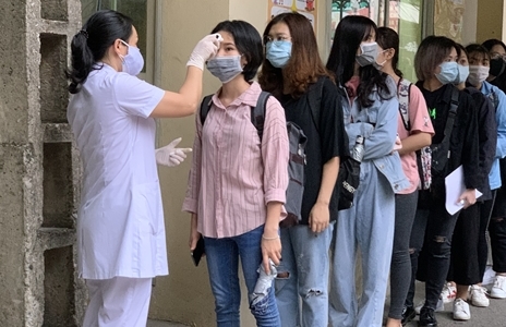 Sinh viên Học viện Báo chí và Tuyên truyền đi học lại sau kỳ nghỉ dài phòng, chống dịch Covid -19
