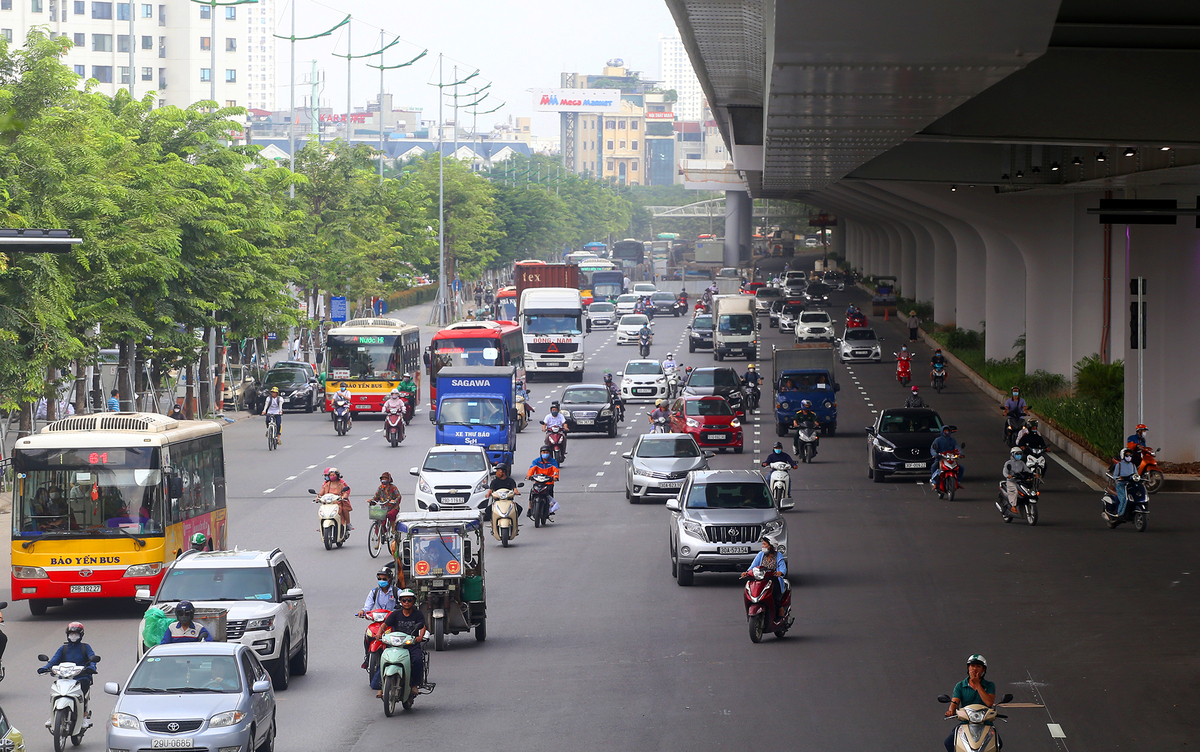 Đường Phạm Văn Đồng mở rộng thành 12 làn xe