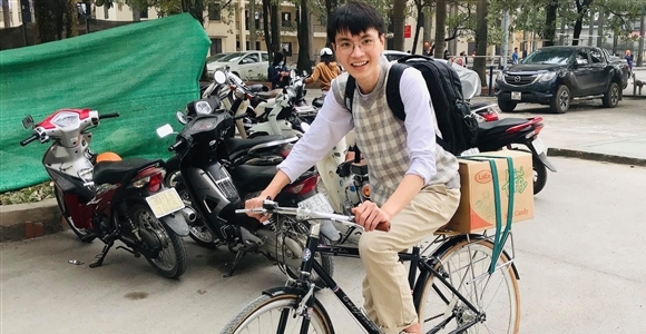 Hành trình đạp xe gom sách tặng các em nhỏ vùng khó khăn của chàng sinh viên báo chí