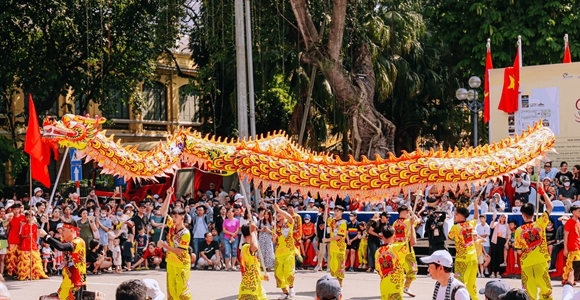 Mãn nhãn với màn trình diễn múa Rồng tại Festival Thu Hà Nội