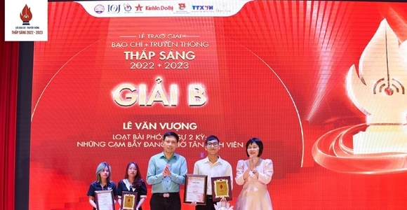 Phía sau loạt phóng sự “Những cạm bẫy đang chờ tân sinh viên” - Tác phẩm đạt giải trong Giải Báo chí - Truyền thông Thắp Sáng (Fire Up) 