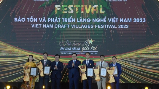 Đặc sắc đêm Khai mạc Festival Bảo tồn và Phát triển làng nghề năm 2023