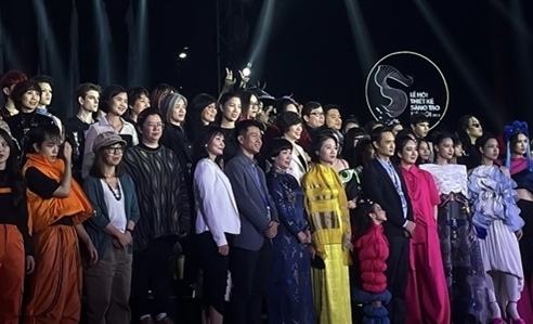 Chiêm ngưỡng lễ hội thời trang “Hanoi Fashion Journey: Sáng tạo từ di sản” tại Lễ hội Thiết kế Sáng tạo Hà Nội 2023