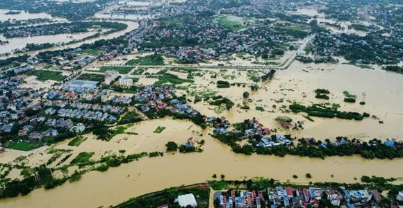 Thái Nguyên: Ấm tình người trong mưa bão